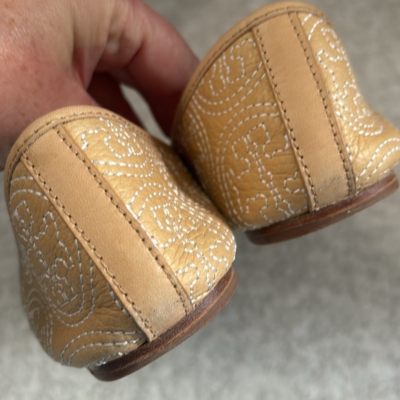 Tory Burch Chelsea stitched tan ballet flats - Picture 4 of 10